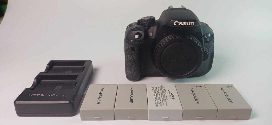 Canon 700D body only (Category: Cameras) located in Caloocan City. Submitted by pop_looga (Listing ID 1469978194, Image 1). Description: canon 700D dslr camera body with 5 batteries and charger. rubber cover ng hdmi output and mic in were torn already flash works No lens included No vignetting Meet up around Malabon area.
