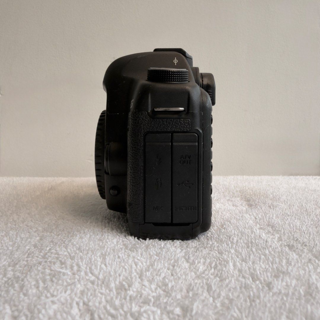 Canon EOS 5D Mark II (Category: Cameras) located in Dasmarinas. Submitted by fromyclosettt (Listing ID 1470135595, Image 3). Description: Canon EOS 5D Mark II | Full-Frame DSLR A classic full-frame camera for portraits, events, landscapes, and professional photography. Specifications • 21.1MP Full-Frame CMOS Sensor • DIGIC 4 Image Processor • ISO 100–6400 (expandable to 25,600) • Full HD 1080p Video Recording • 9-point Autofocus System • Durable 