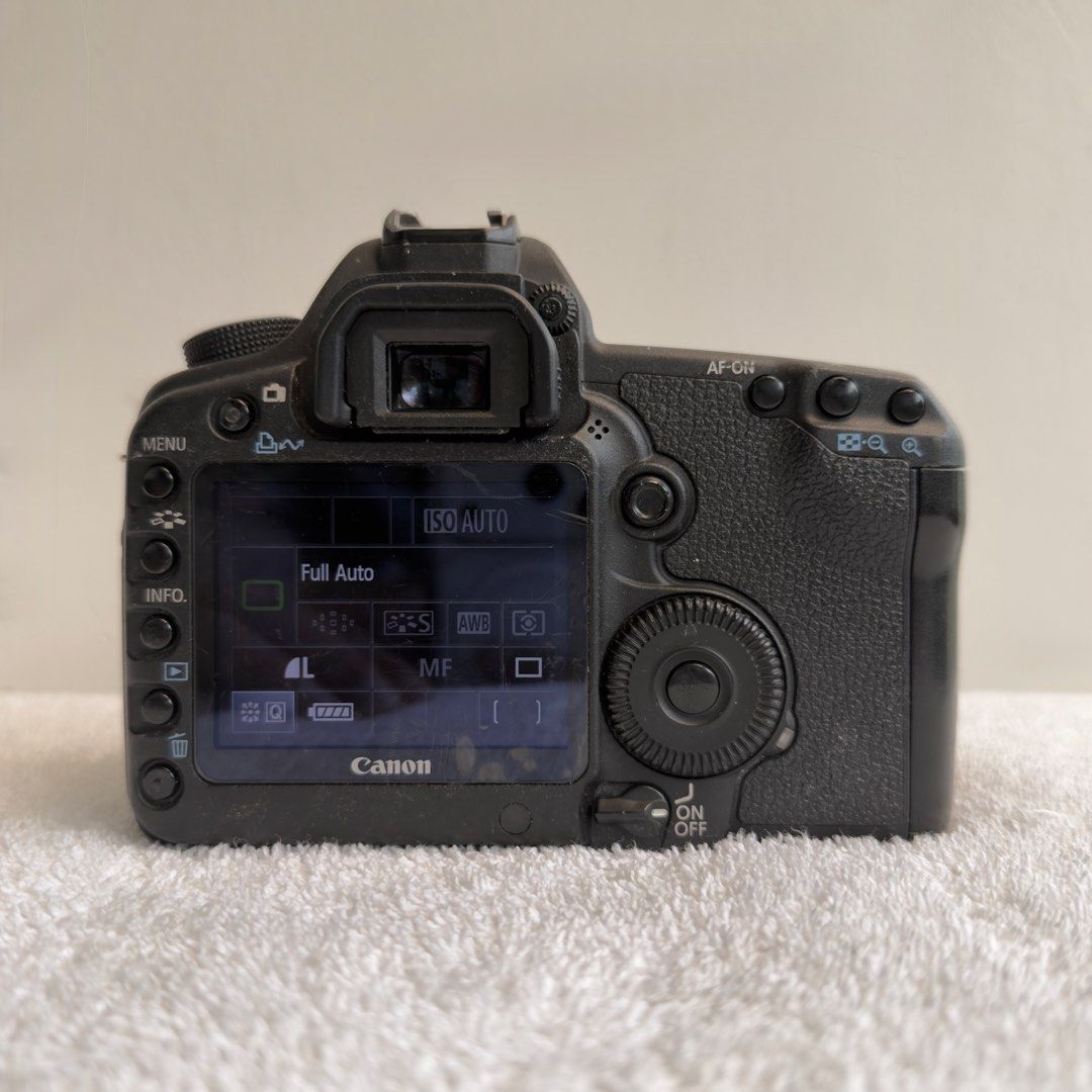 Canon EOS 5D Mark II (Category: Cameras) located in Dasmarinas. Submitted by fromyclosettt (Listing ID 1470135595, Image 2). Description: Canon EOS 5D Mark II | Full-Frame DSLR A classic full-frame camera for portraits, events, landscapes, and professional photography. Specifications • 21.1MP Full-Frame CMOS Sensor • DIGIC 4 Image Processor • ISO 100–6400 (expandable to 25,600) • Full HD 1080p Video Recording • 9-point Autofocus System • Durable 