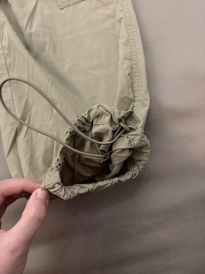 Cargo Pants (Category: Jeans) located in Pasig City. Submitted by gdeclutterwithme (Listing ID 1470121446, Image 3). Description: - Brand: Uniqlo - Color: Beige Brown - Size: S (Waist: 60-66cm, Hip: 85-91cm) - Material: 75% cotton, 25% nylon - Fit: Regular fit, comfortable for everyday wear - Features: Elastic waistband, adjustable drawstring ankles, and multiple side and back utility pockets dm for more deets !! 💕.