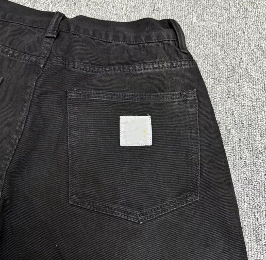 Carhartt bossing? (Category: Jeans) located in Batangas. Submitted by vault043 (Listing ID 1470010775, Image 2). Description: Pre order tayo sah any size ETA natin dec 15.
