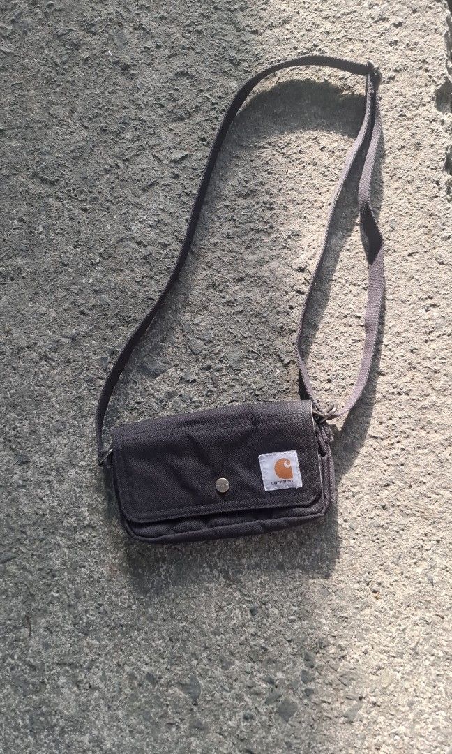 CARHARTT LEGACY ESSENTIALS POUCH (Category: Cross-body Bags) located in Antipolo. Submitted by goldentiger-ac44 (Listing ID 1470083187, Image 1). Description: CARHARTT HORIZONTAL CROSS BODY BAG LEGASPI POUCH EXCELLENT CONDITION PRICE 1700 ANTIPOLO CITY LOCATION.