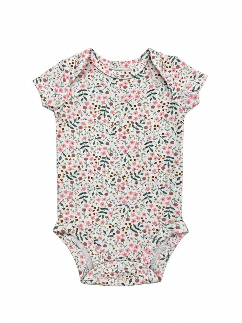 Carter’s Onesie (3M) (Category: Babies & Kids Fashion) located in Angeles City. Submitted by aeapreloved (Listing ID 1469950813, Image 1). Description: 🌸 Carter’s Floral Baby Bodysuit ✨ Short sleeves ✨ Soft cotton fabric ✨ All-over floral print ✨ Snap-button closure for easy diaper changes 📏 Size: 3 months 🏷️ Brand: Carter’s.