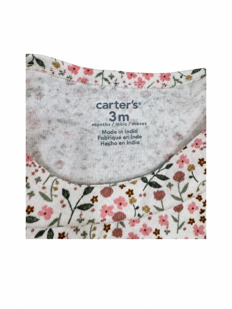 Carter’s Onesie (3M) (Category: Babies & Kids Fashion) located in Angeles City. Submitted by aeapreloved (Listing ID 1469950813, Image 2). Description: 🌸 Carter’s Floral Baby Bodysuit ✨ Short sleeves ✨ Soft cotton fabric ✨ All-over floral print ✨ Snap-button closure for easy diaper changes 📏 Size: 3 months 🏷️ Brand: Carter’s.