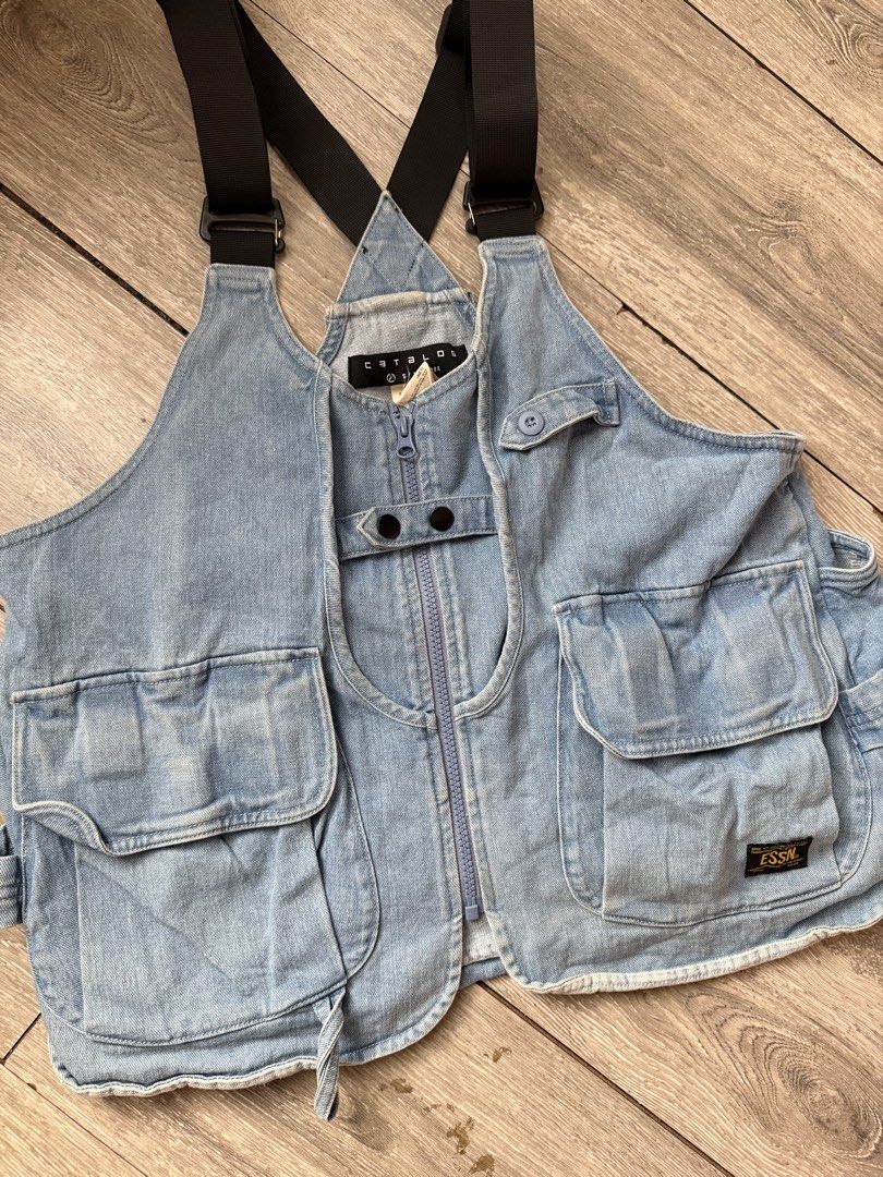 Catalog Emergency Supply Denim Cargo Utility Vest (Category: Vests) located in Legazpi City. Submitted by thefelicitythriftwear (Listing ID 1469988797, Image 2). Description: Catalog vest Small on tag Length 27 (strap to bottom) Width 21 Excellent Condition Color Rate 9.7/10 No Issue ₱680 Disclaimer: This Item of clothing is not affiliated with any of the brands posted or mentioned in this account. All copyright and trademarks are reserved to the