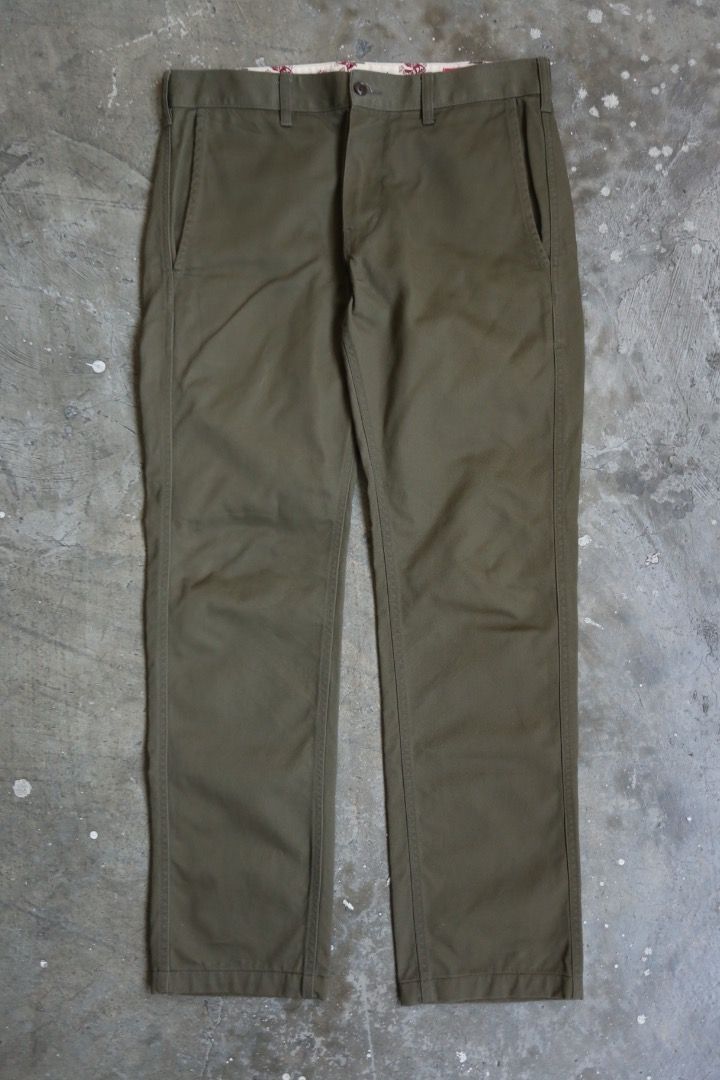 Cat’s Paw - Worker Chino (Category: Chinos) located in Manila. Submitted by graymatter_ (Listing ID 1470038203, Image 1). Description: Cat’s Paw - Worker Chino Tagged Size: 31 Condition: 9/10 Flaws: Discoloration Spots Material: 100% Zipper: YKK Made in: China Dimensions Waist: 33 Inseam: 29.5 Crotch: 12 Thigh: 11.5 Leg Opening: 7.
