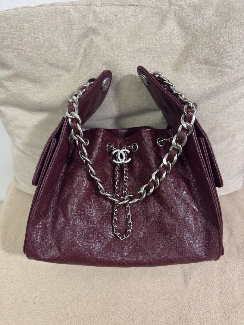 CC 25 Small 26cm (Category: Shoulder Bags) located in Makati City. Submitted by empiricalluxe (Listing ID 1470136843, Image 1). Description: Burgundy caviar with aged silver hardware With box and dust bag 📍Legazpi Village, Makati I’m on the nightshift so replies may be slow during the daytime Buyers will be responsible for booking and paying for same-day delivery service For buyers in Metro Manila and nearby areas only that are serviceable by sa