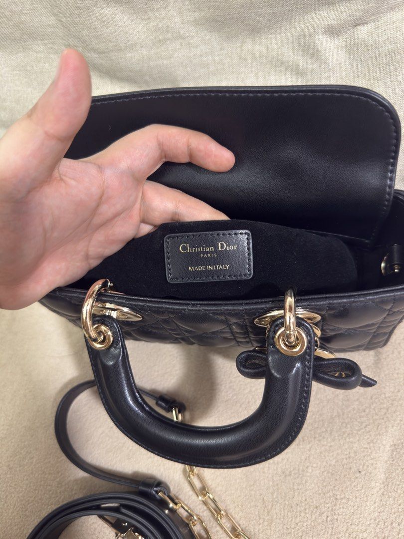 CD Lady D-Joy Small 22cm (Category: Shoulder Bags) located in Makati City. Submitted by empiricalluxe (Listing ID 1470136930, Image 3). Description: Black cannage quilts with champagne/light gold hardware With dust bag 📍Legazpi Village, Makati I’m on the nightshift so replies may be slow during the daytime Buyers will be responsible for booking and paying for same-day delivery service For buyers in Metro Manila and nearby areas only that are ser