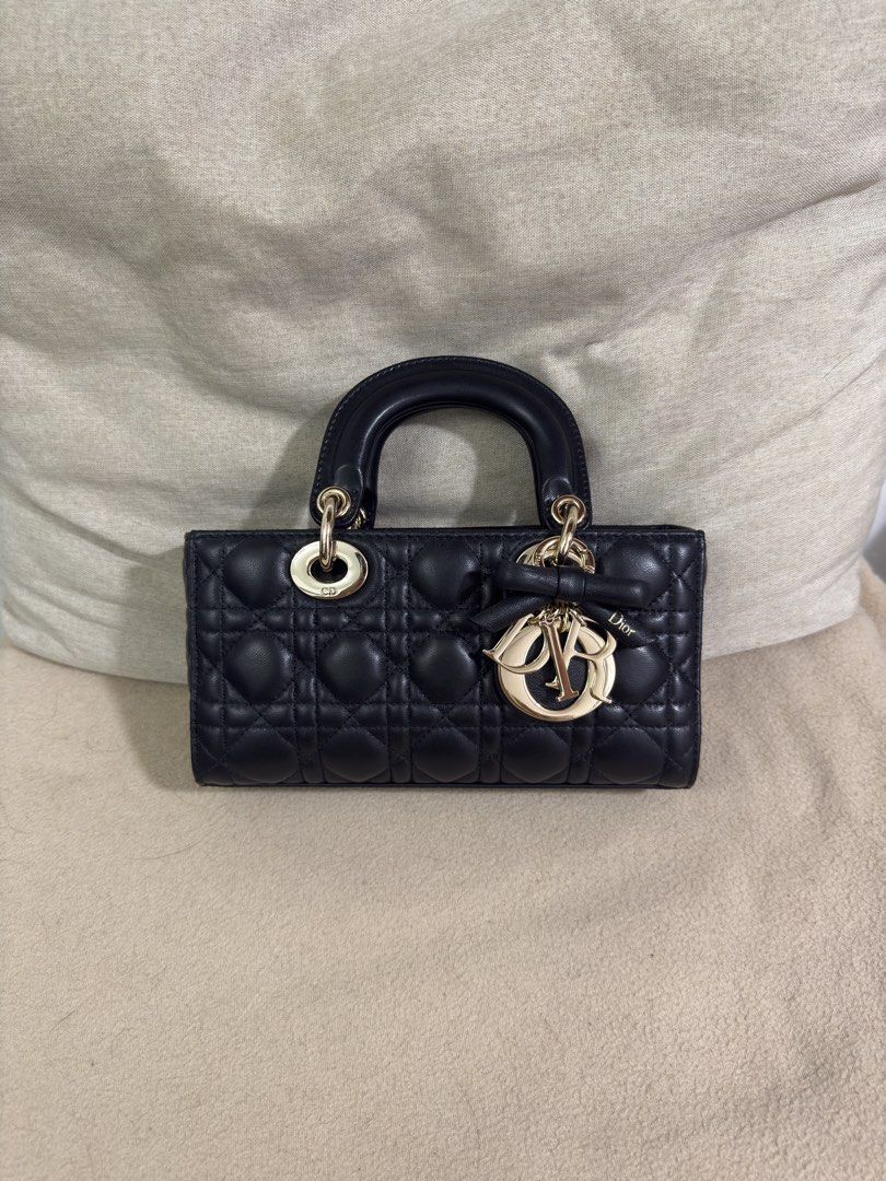 CD Lady D-Joy Small 22cm (Category: Shoulder Bags) located in Makati City. Submitted by empiricalluxe (Listing ID 1470136930, Image 1). Description: Black cannage quilts with champagne/light gold hardware With dust bag 📍Legazpi Village, Makati I’m on the nightshift so replies may be slow during the daytime Buyers will be responsible for booking and paying for same-day delivery service For buyers in Metro Manila and nearby areas only that are ser
