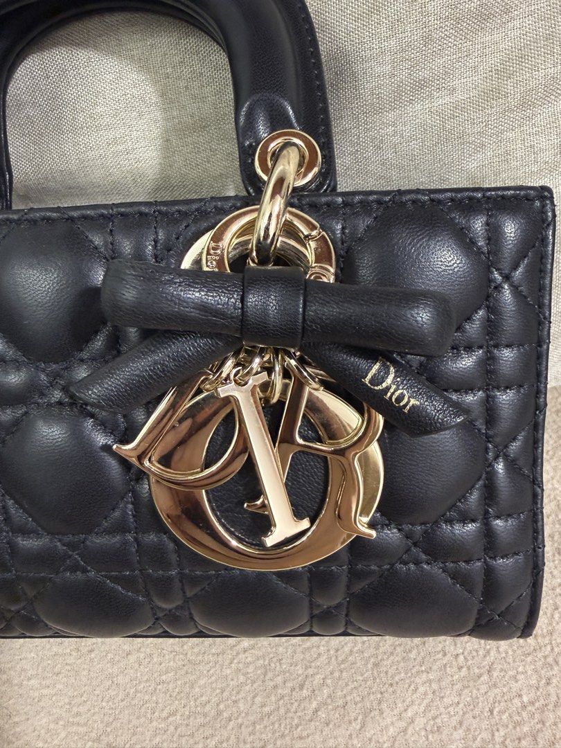 CD Lady D-Joy Small 22cm (Category: Shoulder Bags) located in Makati City. Submitted by empiricalluxe (Listing ID 1470136930, Image 2). Description: Black cannage quilts with champagne/light gold hardware With dust bag 📍Legazpi Village, Makati I’m on the nightshift so replies may be slow during the daytime Buyers will be responsible for booking and paying for same-day delivery service For buyers in Metro Manila and nearby areas only that are ser