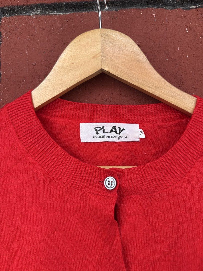 Cdg Play (Category: Coats, Jackets and Outerwear) located in Baguio. Submitted by mardimercredi14 (Listing ID 1470013579, Image 3). Description: 🔥 CDG Play Dimensions: 19*23 Condition: excellent Color Rate: 10 ❌ missing washtag.