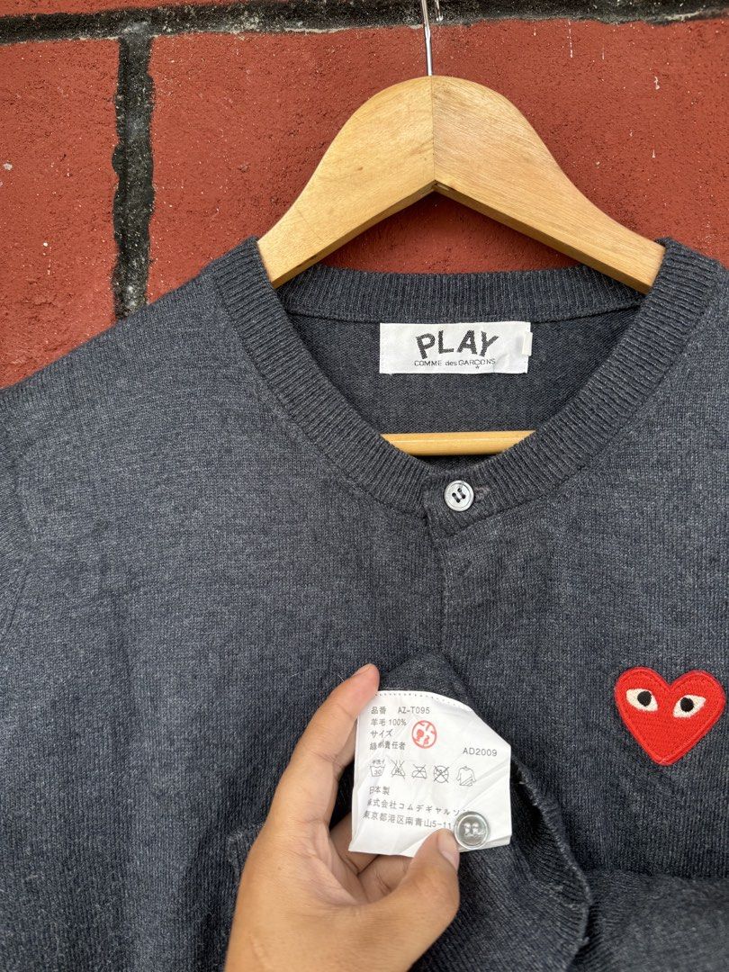 Cdg Play (Category: Coats, Jackets and Outerwear) located in Baguio. Submitted by mardimercredi14 (Listing ID 1470013801, Image 3). Description: 🔥 CDG Play Dimensions: 19.5*24.5 Condition: excellent Color Rate: 10 ❌ dot ink stain.