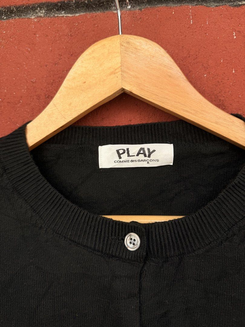 Cdg Play (Category: Coats, Jackets and Outerwear) located in Baguio. Submitted by mardimercredi14 (Listing ID 1470013952, Image 3). Description: 🔥 CDG Play Dimensions: 21*23.5 Condition: excellent Color Rate: 10 ❌ missing washtag.