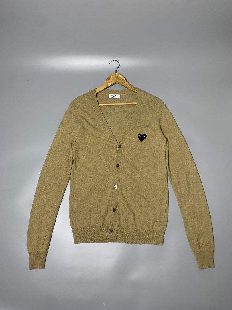 CDG Play Cardigan Brown (Category: Luxury Apparel) located in Manila. Submitted by macadr1p (Listing ID 1470115403, Image 2). Description: CDG Play Cardigan 𝑴𝒆𝒂𝒔𝒖𝒓𝒆𝒎𝒆𝒏𝒕𝒔 — 20x27 𝑩𝒆𝒔𝒕 𝑭𝒊𝒕 — Medium 𝑪𝒐𝒍𝒐𝒓 𝑹𝒂𝒕𝒆— 10/10 𝑪𝒐𝒏𝒅𝒊𝒕𝒊𝒐𝒏 — Like New 𝑻𝒂𝒈𝒔 — No washtag 𝑰𝒔𝒔𝒖𝒆𝒔 — None 𝑭𝒂𝒃𝒓𝒊𝒄 — High-quality 𝑪𝒐𝒍𝒐𝒓 — Not faded 𝑺𝒊𝒈𝒏𝒔 𝒐𝒇 𝑼𝒔𝒂𝒈𝒆 — None 𝑫𝑰𝑺𝑪𝑳𝑨𝑰𝑴𝑬𝑹❗️ 𝑨𝒍𝒍 𝒑𝒉𝒐𝒕𝒐𝒔, 𝒃𝒓𝒂�