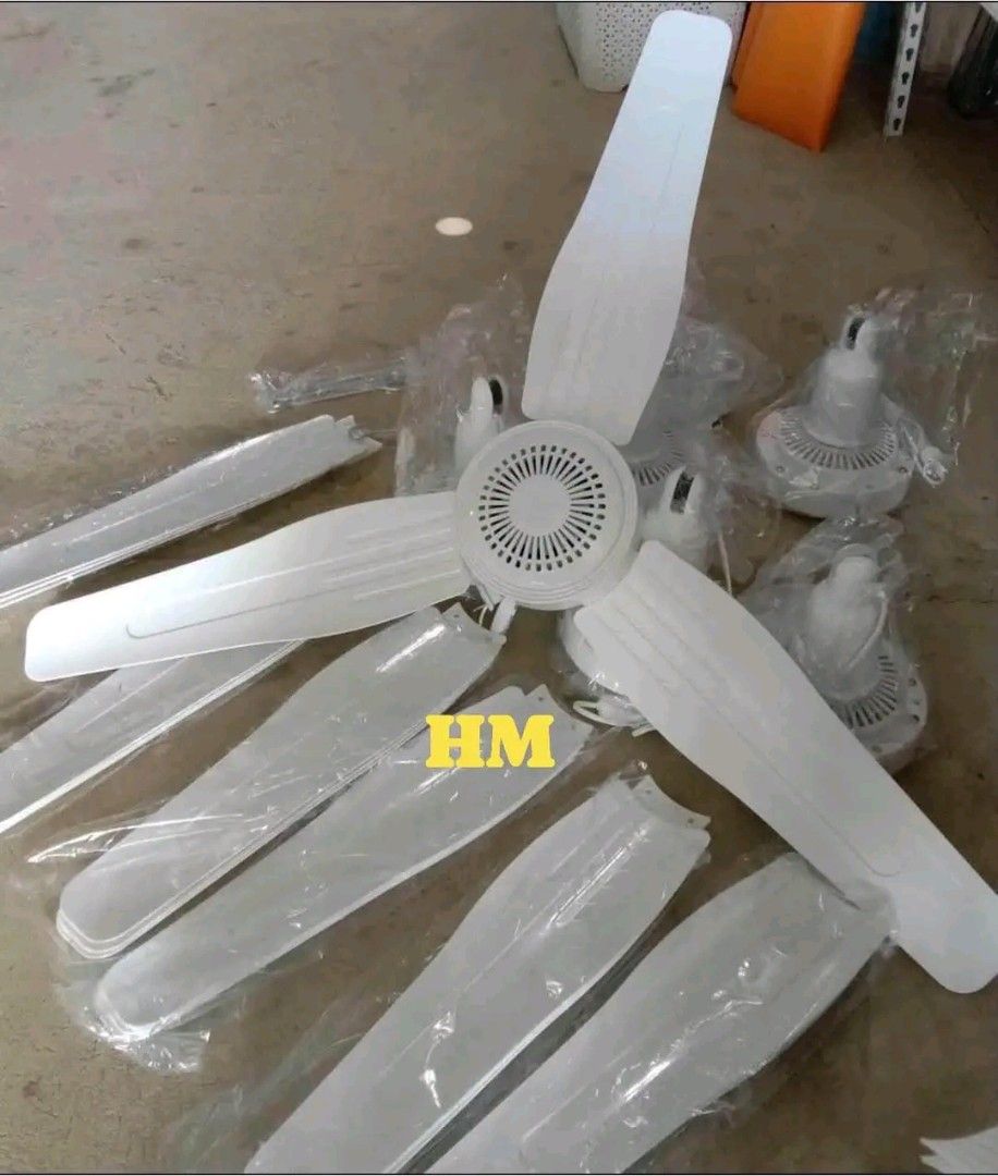 ceiling fan 105cm (Category: Fans) located in Manila. Submitted by asstditems (Listing ID 1469953202, Image 1). Description: .