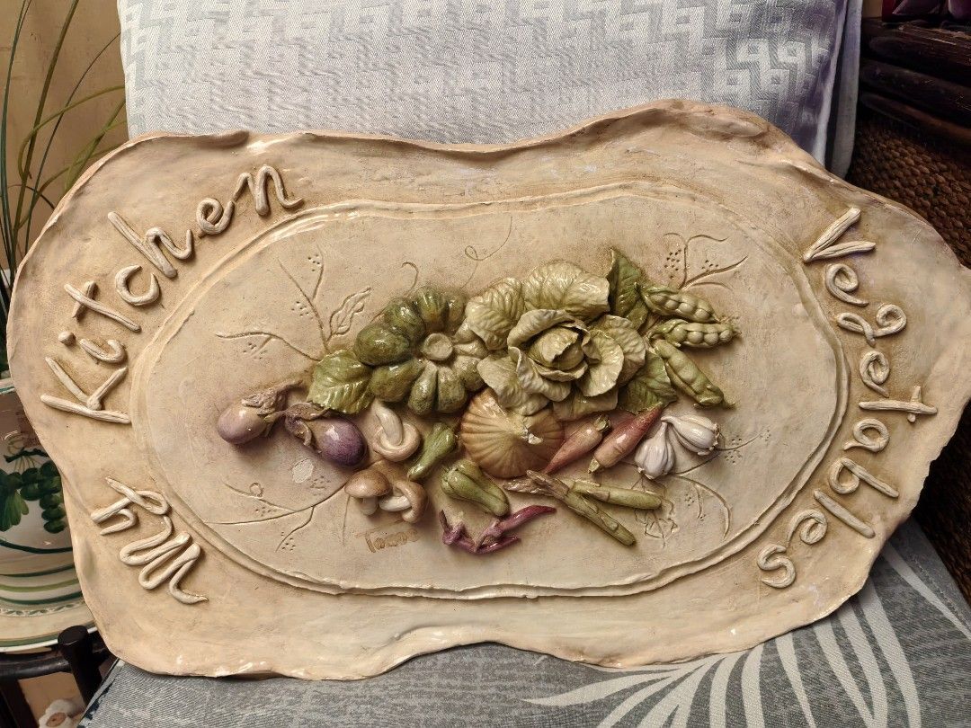 Ceramic Italian Vintage 3D vegetable Hanging wall decor (Category: Wall Decor) located in Manila. Submitted by luckycharm_215 (Listing ID 1470002764, Image 1). Description: Ceramic wall decor Italy L17.5" W11".