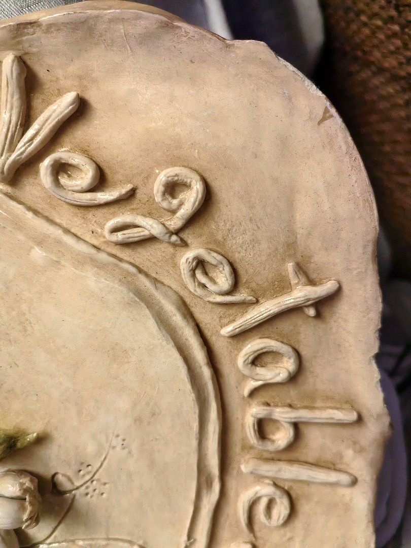 Ceramic Italian Vintage 3D vegetable Hanging wall decor (Category: Wall Decor) located in Manila. Submitted by luckycharm_215 (Listing ID 1470002764, Image 2). Description: Ceramic wall decor Italy L17.5" W11".