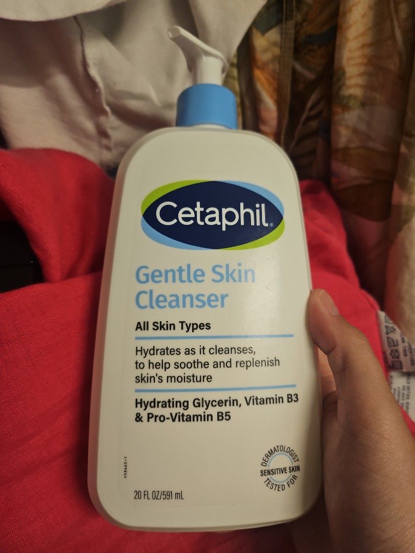 Cetaphil Gentle Skin Cleanser 591ml (Category: Face Care) located in Mandaluyong City. Submitted by red2289 (Listing ID 1470081811, Image 1). Description: - Authentic Cetaphil Gentle Skin Cleanser - Size: 20 oz / 591 ml with convenient pump top - Brand new, unopened, and factory sealed - Formulated with hydrating glycerin, vitamin B3, and pro-vitamin B5 - Ideal for all skin types - Hypoallergenic, fragrance-free, paraben-free, and non-comedogenic