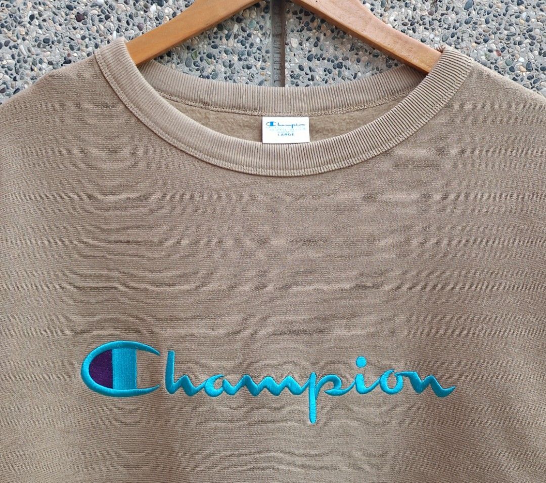CHAMPION REVERSE WEAVE CREWNECK (Category: Activewear) located in Davao. Submitted by st333tcartel (Listing ID 1469992272, Image 2). Description: Large Length 25 Width 24.