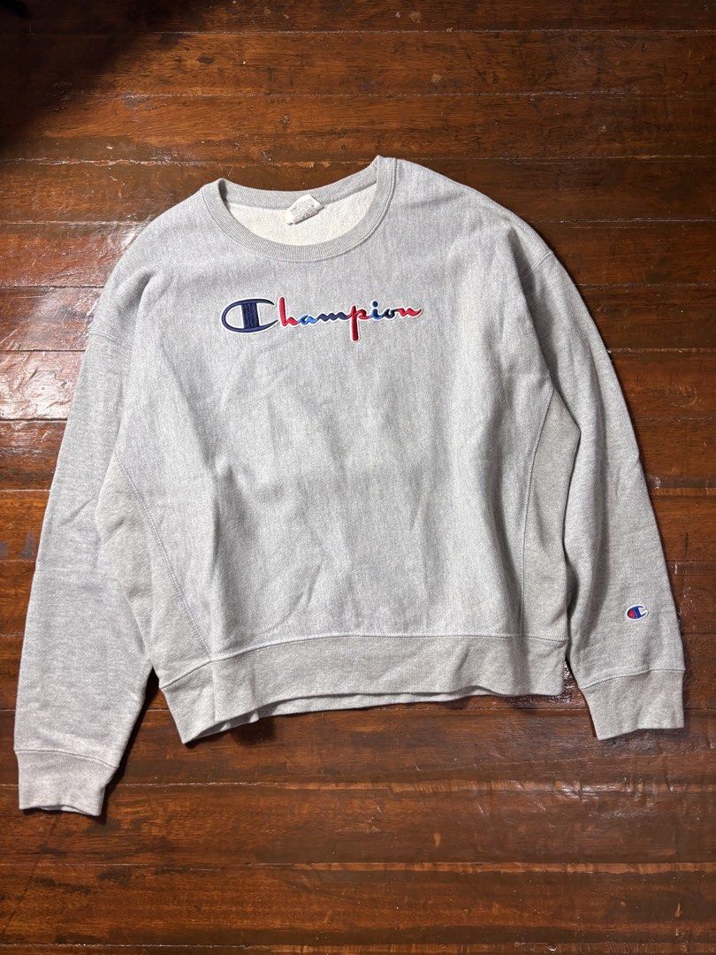 Champion Reverse Weave Sweatshirt (Category: Others Tops) located in Manila. Submitted by earlylifecrisis (Listing ID 1470045375, Image 1). Description: Sz 2XL Condition 9/10 Measure it by inch Width: 26 Length: 26 Shoulder: 24 Sleeve: 22.5 Bust: Hem: •Refund / Returns not allowed allowed •Please do check the dimensions size on labels sometimes are not accurate on the sizing •Ask me before purchasing.
