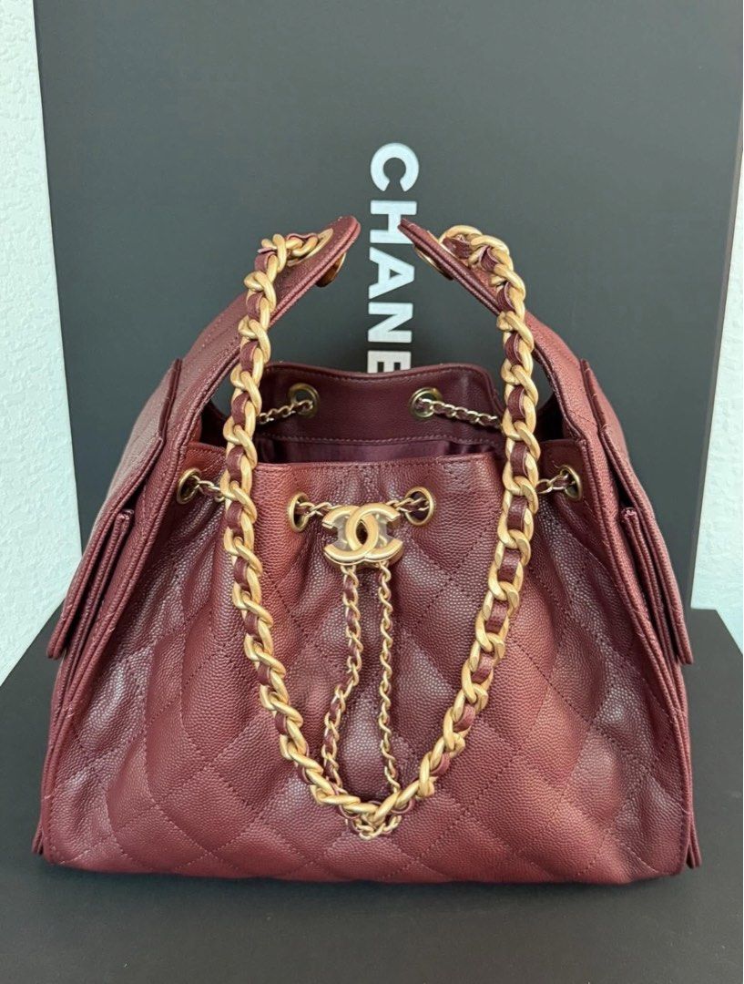 Chanel 25 Burgundy (Category: Shoulder Bags) located in Makati City. Submitted by sparks.joy (Listing ID 1470033136, Image 1). Description: Super ganda and hard to find color!✨✨ - Condition: Excellent Like New condition - Complete Inclusions: Box, Dustbag, Care Cards - Meetups and shipping available. Same day delivery in Metro Manila via Lalamove/Grab.