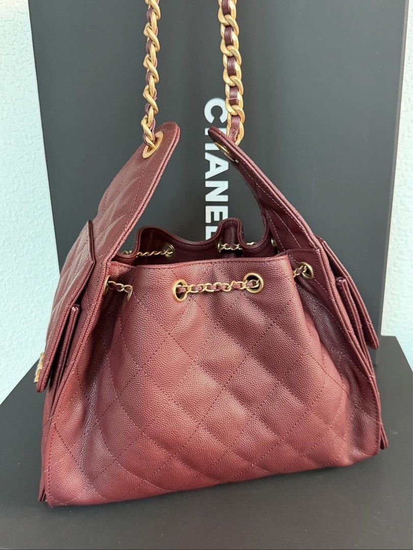 Chanel 25 Burgundy (Category: Shoulder Bags) located in Makati City. Submitted by sparks.joy (Listing ID 1470033136, Image 2). Description: Super ganda and hard to find color!✨✨ - Condition: Excellent Like New condition - Complete Inclusions: Box, Dustbag, Care Cards - Meetups and shipping available. Same day delivery in Metro Manila via Lalamove/Grab.