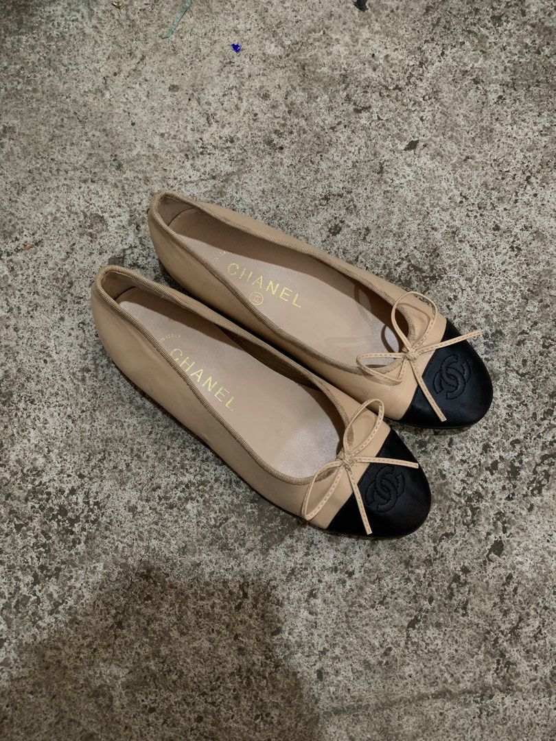 chanel ballet flats (Category: Flats & Sandals) located in Manila. Submitted by _blessmeo (Listing ID 1470010535, Image 1). Description: 37 eu on tag in decent condition ballet flats type needs clean with minor drags & rub marks still wearable! .