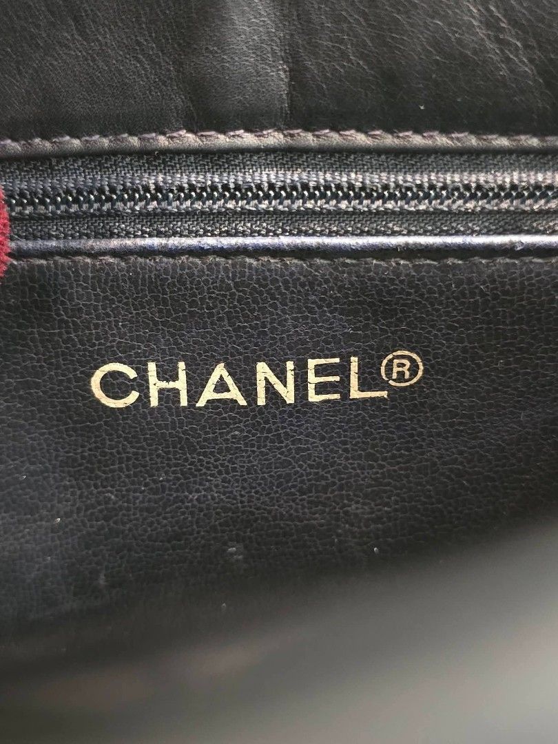 Chanel Quilted Lambskin Chain Pst Tote Authentic💯💯 (Category: Luxury Bags & Wallets) located in Davao. Submitted by SecondhandItems97 (Listing ID 1470041889, Image 3). Description: Small size Includes generic dustbag.