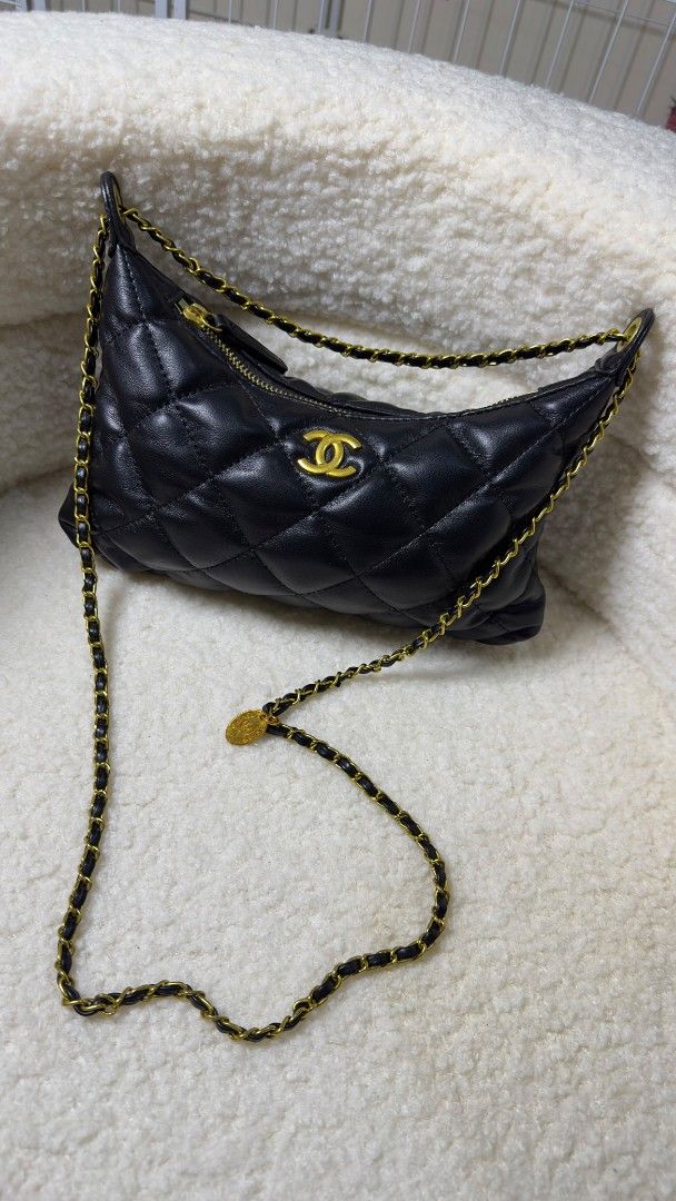 Chanel shoulder bag (Category: Shoulder Bags) located in Binmaley. Submitted by amayscollections2 (Listing ID 1470098317, Image 3). Description: On sale chanel quilted 2way bag for only: ₱399+sf for payment first ₱ 469+sf for cash on delivery 📍Pangasinan We Ship Nationwide po 🚚.