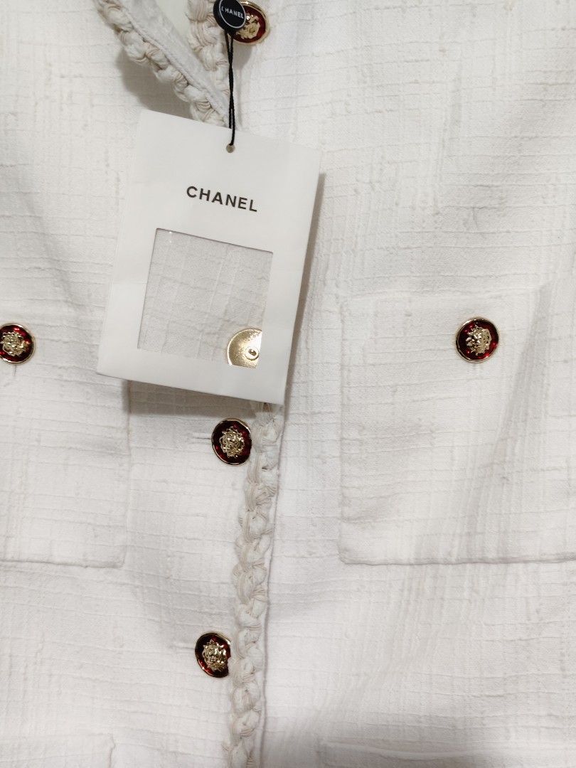 Chanel tweed vest (Category: Coats, Jackets and Outerwear) located in Baguio. Submitted by taishuiha2026 (Listing ID 1470111458, Image 2). Description: .