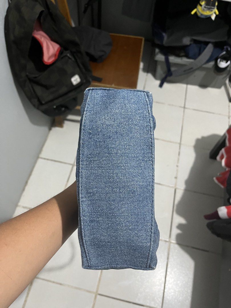 Charles And Keith Shoulder Bag (Category: Shoulder Bags) located in Manila. Submitted by 6amthrift (Listing ID 1470001952, Image 3). Description: .