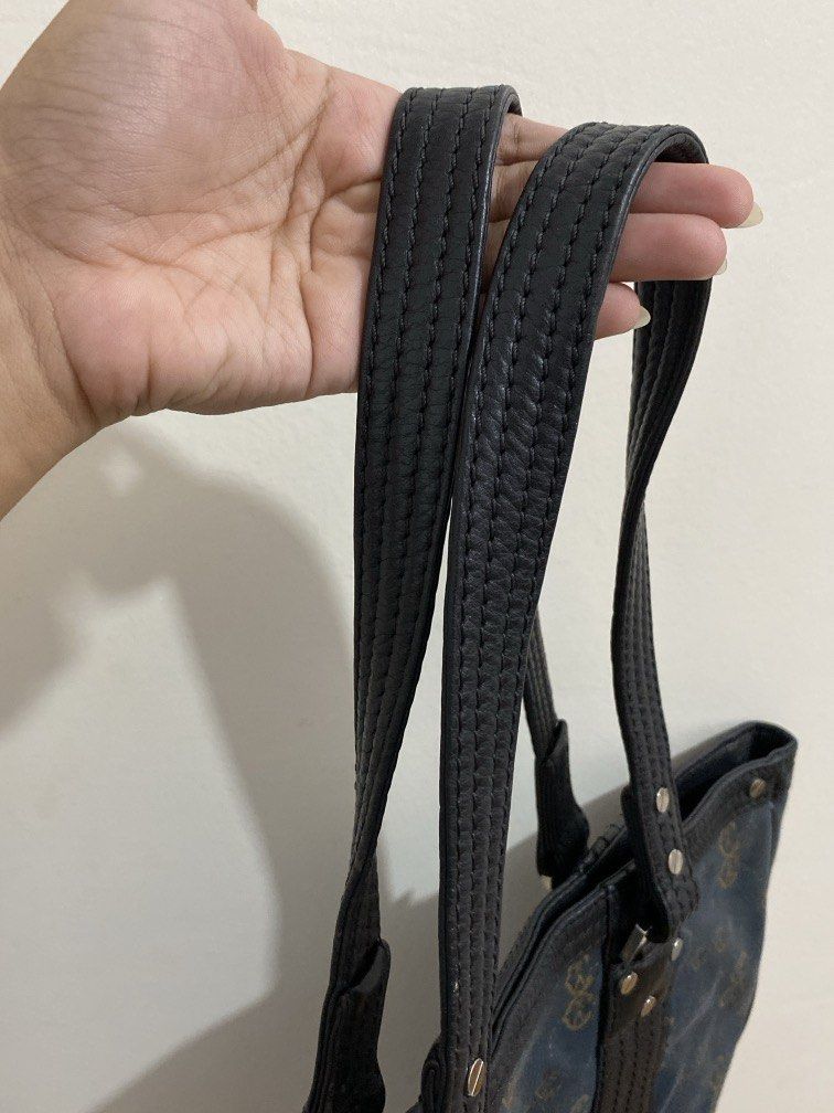 Charriol Shoulder Bag (Category: Shoulder Bags) located in Naga. Submitted by she_clutter (Listing ID 1470108931, Image 3). Description: Good as new 9.5/10 Flaw: Last pic.
