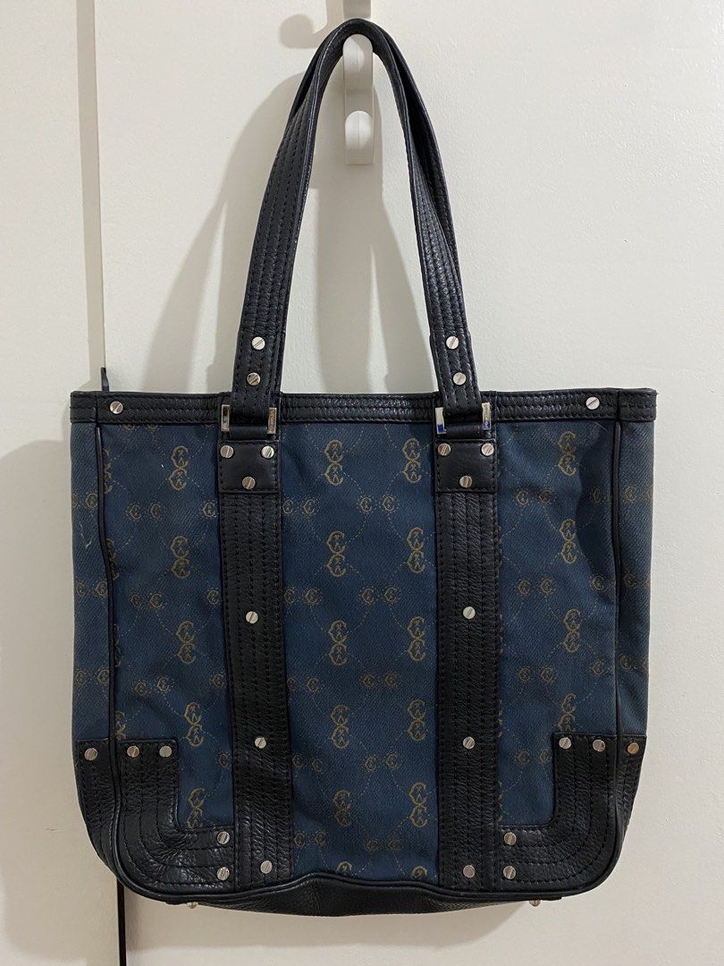 Charriol Shoulder Bag (Category: Shoulder Bags) located in Naga. Submitted by she_clutter (Listing ID 1470108931, Image 1). Description: Good as new 9.5/10 Flaw: Last pic.
