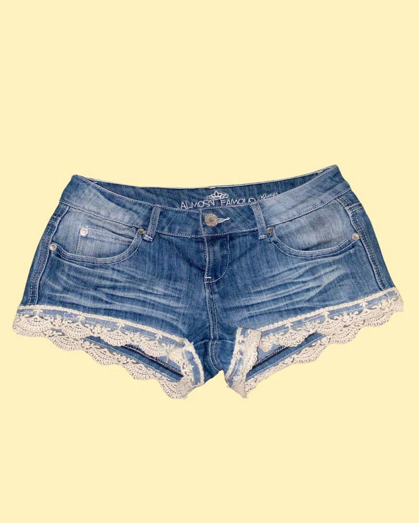 chic low waisted short w/ lace (Category: Shorts) located in Baguio. Submitted by brockhmpton (Listing ID 1470127296, Image 1). Description: s-m low waisted hip: 33-34.