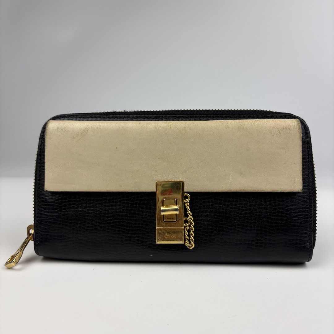 Chloe Drew Clutch Wallet (Category: Luxury Bags & Wallets) located in Quezon City. Submitted by 1106_collective (Listing ID 1470071806, Image 1). Description: Measurements (Inch) Width: 7.9” Height: 4.2” Depth: 0.5” Made in: Italy Condition: 8/10 Flaws: Signs of use, with dirt and paint stains .