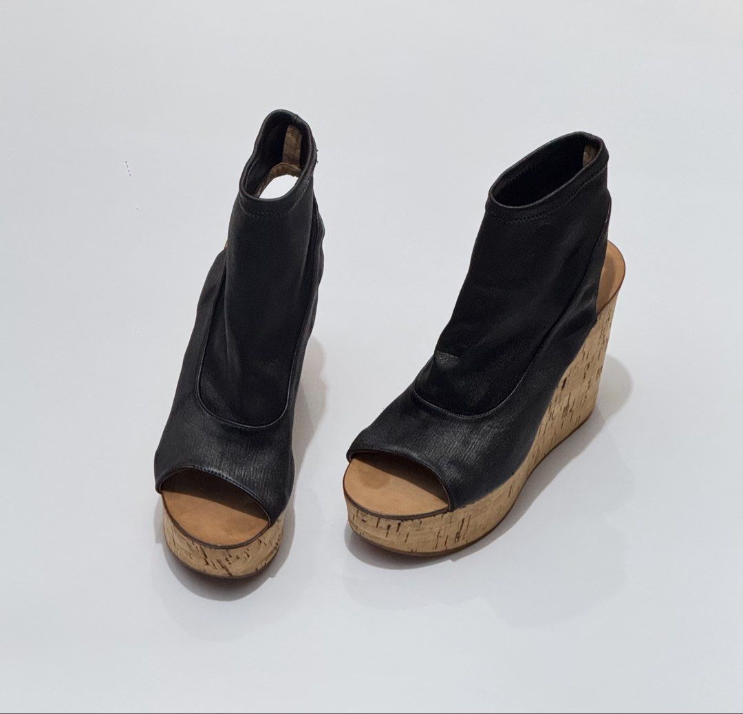 Chloe wedge (Category: Wedges) located in Quezon City. Submitted by byuklph (Listing ID 1470128782, Image 3). Description: Authentic 💯size36.5/23cm🦋 Excellent condition normal signs of used .