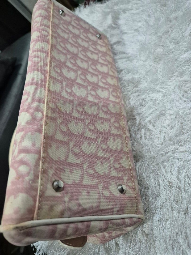 Christian dior (Category: Luxury Bags & Wallets) located in Lapu Lapu. Submitted by ej882019 (Listing ID 1470065182, Image 3). Description: check all the details.