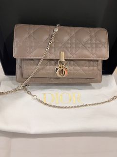 (Category: ) located in . Submitted by chanellovers3835 (Listing ID 1470003403, Image 1). Description: .