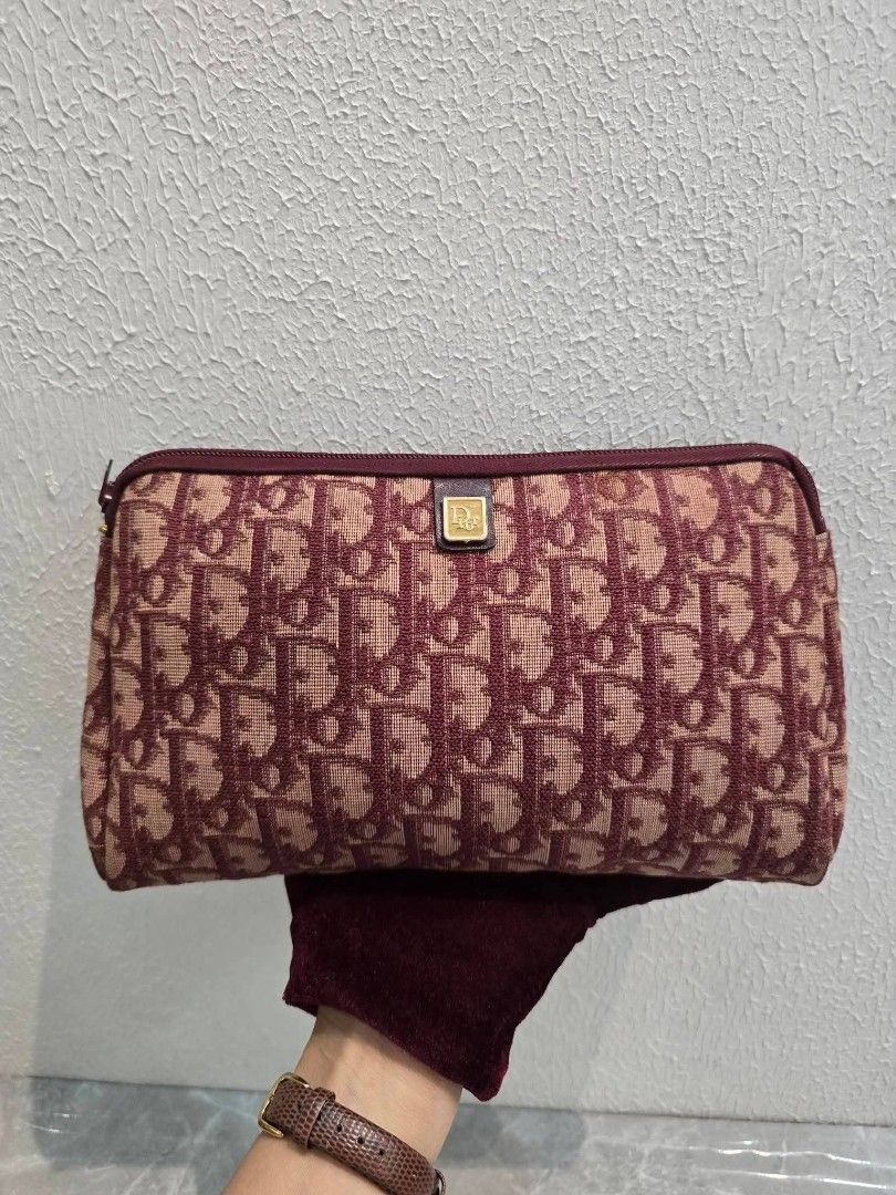 Christian Dior Clutch Bag Authentic💯💯 (Category: Clutches) located in Davao. Submitted by SecondhandItems97 (Listing ID 1470014893, Image 2). Description: Small size Includes Dior dustbag💯.