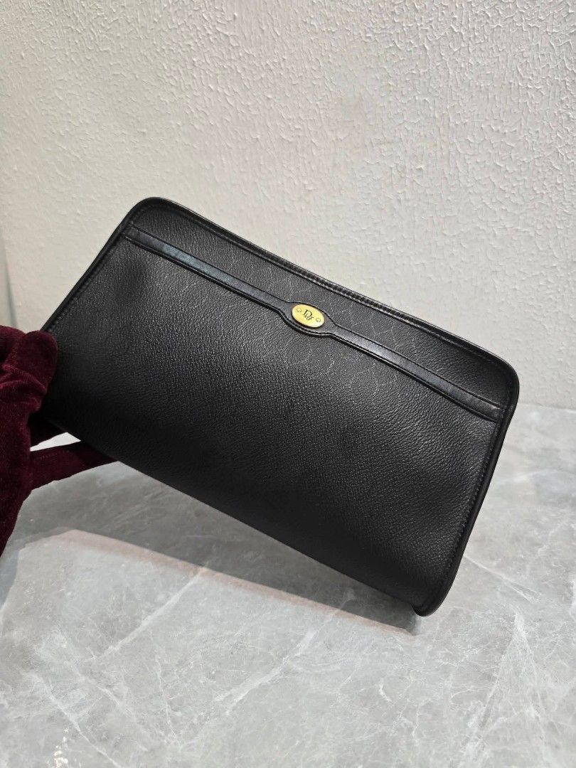 Christian Dior Clutch Bag Authentic💯💯 (Category: Clutches) located in Davao. Submitted by SecondhandItems97 (Listing ID 1470041043, Image 3). Description: Medium size Includes generic dustbag.