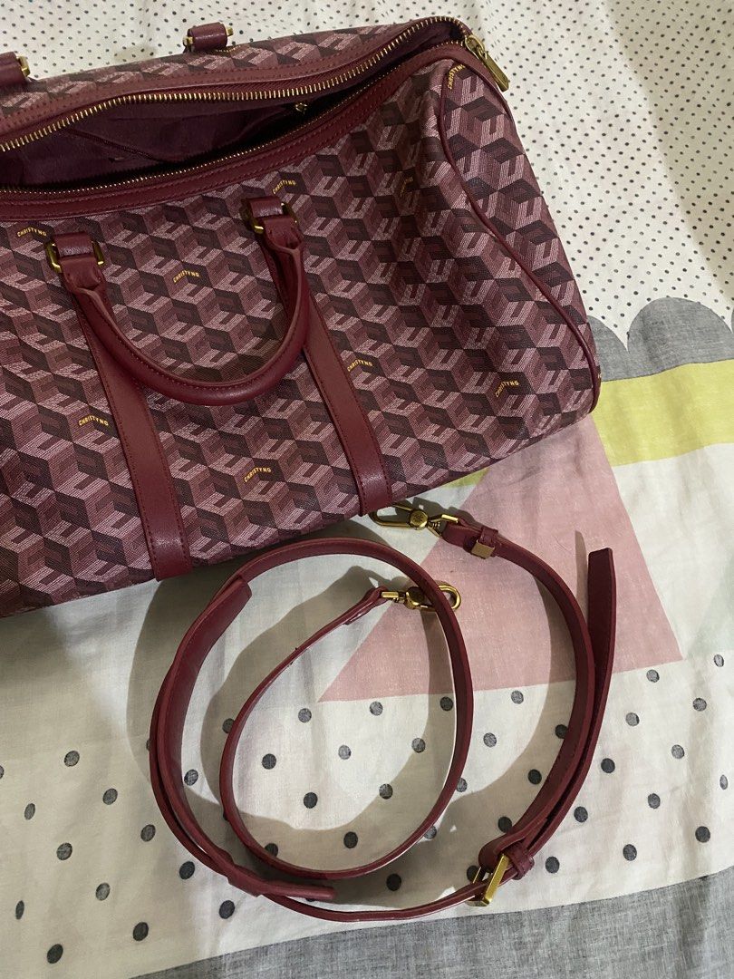 Christy Ng duffle bag (Category: Luxury Bags & Wallets) located in Quezon City. Submitted by keedcaps4u (Listing ID 1470072309, Image 3). Description: Christy Ng duffle bag size Med Bnew condi No issue 3k freeship 📩📩📩 📍Qc.