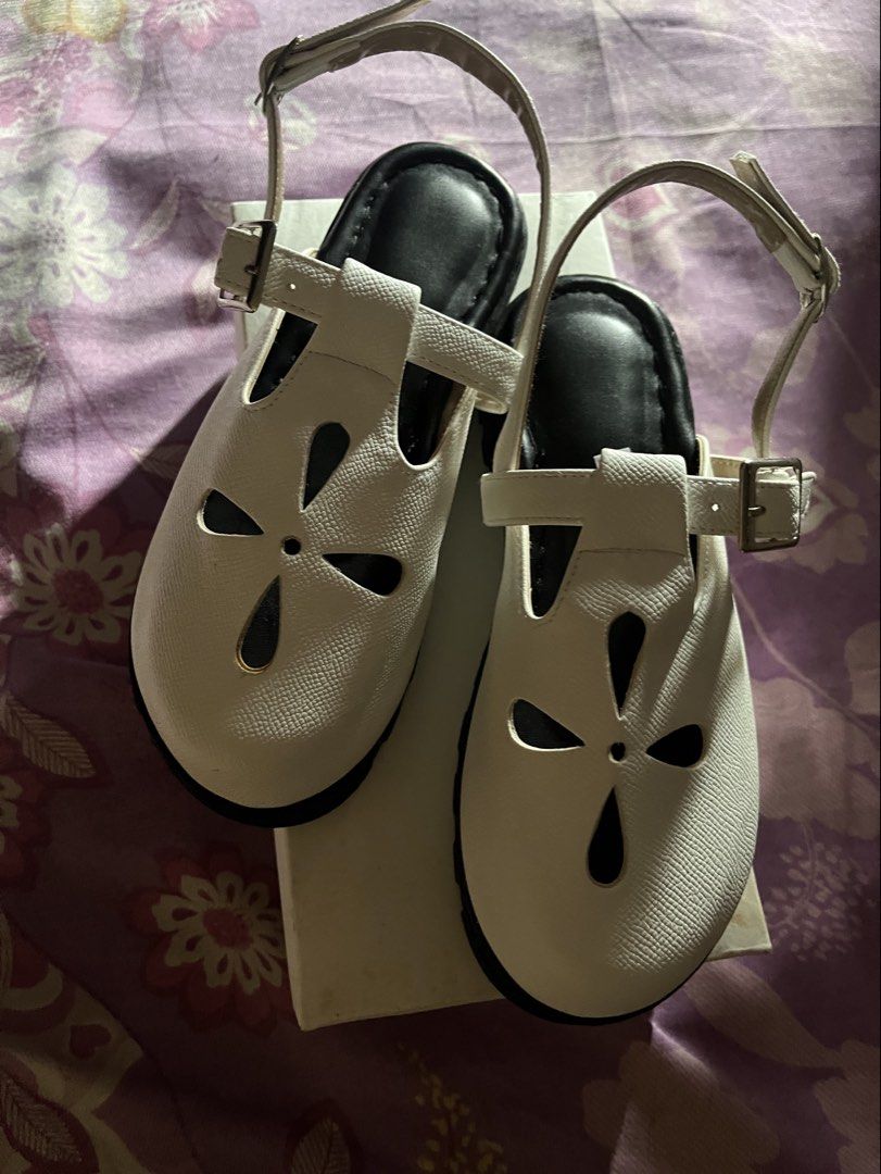 Chunky Mules (Category: Sandals) located in Quezon City. Submitted by patlavigne (Listing ID 1470076559, Image 3). Description: LILIW LAGUNA made kakabili ko lang kanina RFS: WRONG SIZE.
