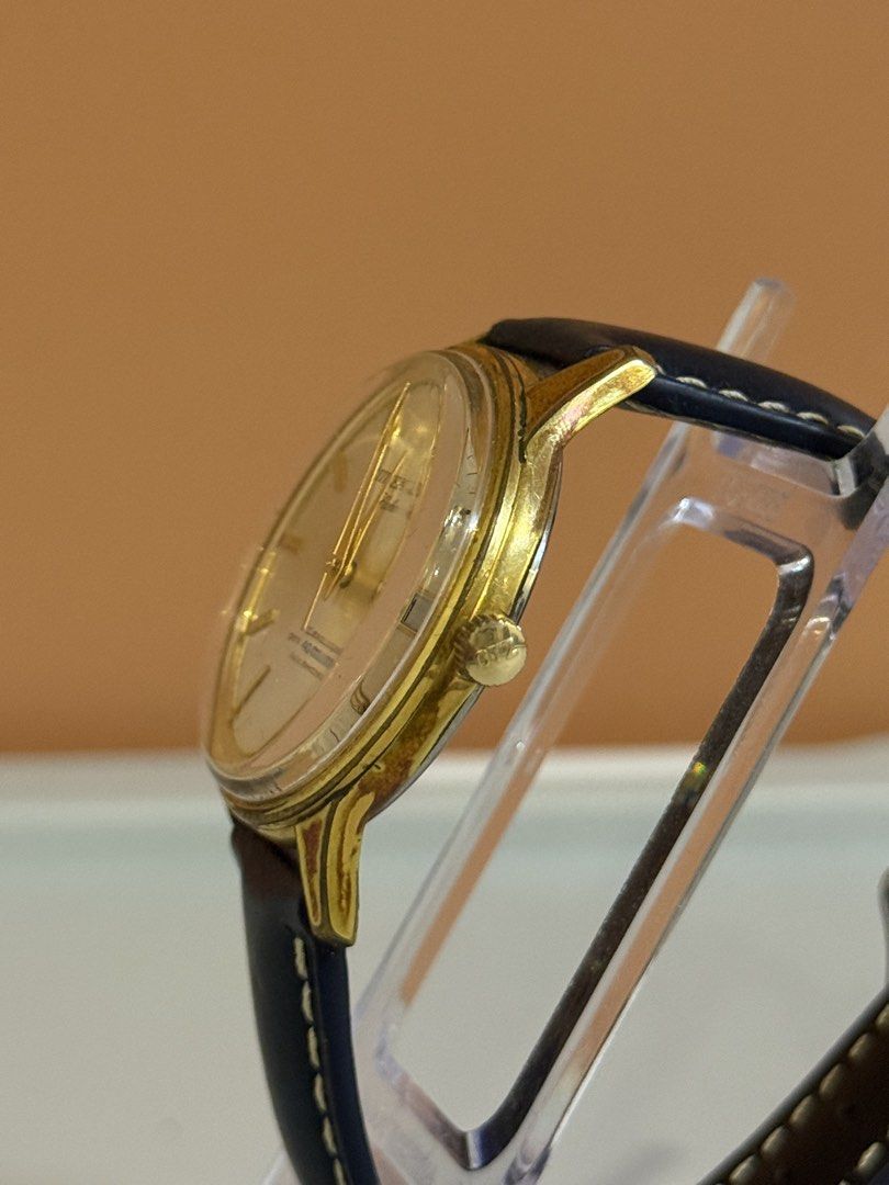 Citizen Date Flake 22 Jewels Gold Watch (Category: Women's Watches) located in Bacoor. Submitted by michiepeachy (Listing ID 1470130965, Image 3). Description: Movement: Manual-wind mechanical Strap: Replaced Issue: None Price: 4,500 Inclusion: Watch only ‼️Please be reminded that this is preloved (second-hand), so it may have minor signs of wear consistent with its age. Kindly review the photos before purchasing.‼️.