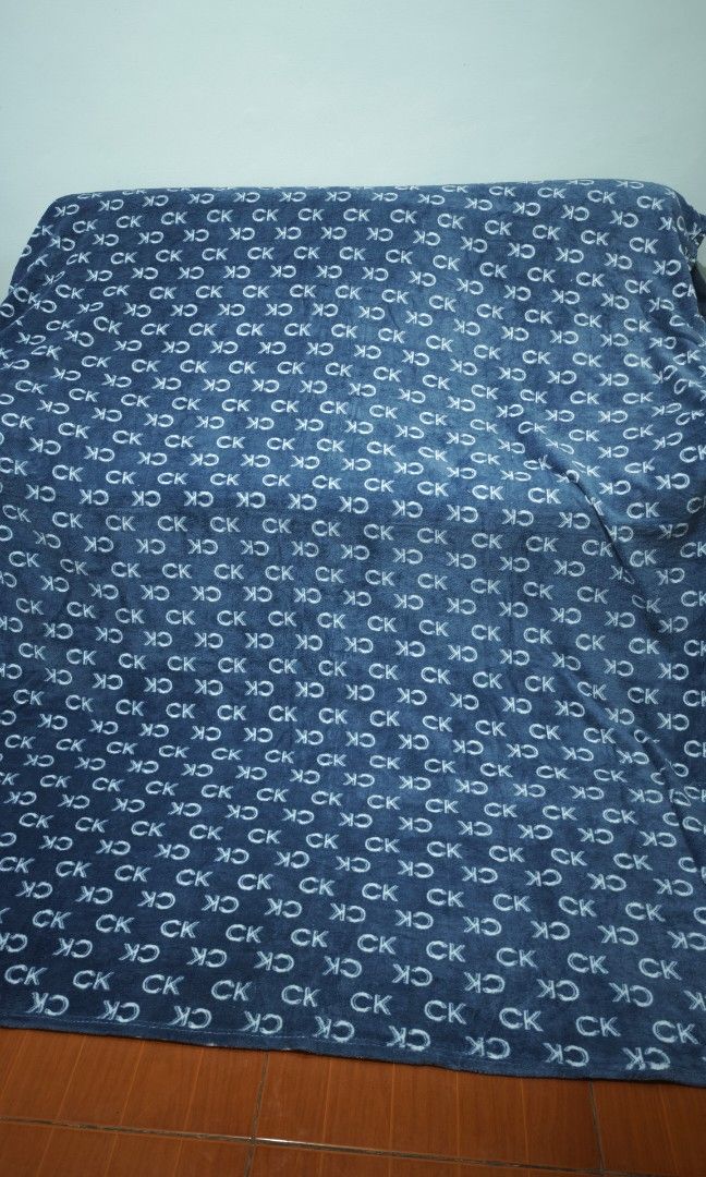 CK Dark Gray Fur Fleece Blanket - Double (Category: Bedding & Towels) located in Mariveles. Submitted by hl.reyrfinds (Listing ID 1470087948, Image 1). Description: 🍀☘️🍀☘️🍀 Fur Fleece Blanket Soft, Midweight, Glossy Pay First. MOD: JnT.