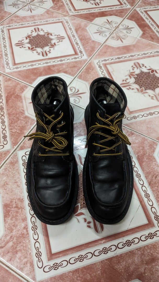 Clarks Ankle Leather Boots (Category: Boots) located in Quezon City. Submitted by brandooon13 (Listing ID 1470139784, Image 2). Description: Clarks Manly Path Leather Boots - Discontinued pair, not in production anymore - 8.5/10 Condition - Size 9.5us / 8.5uk / 42.5eu - Only issue is heeldrags and sign of usage. Excellent for daily use lalo na sa mga nakamotor na classic - 15OO only negotiable 📍QC Area SM North.