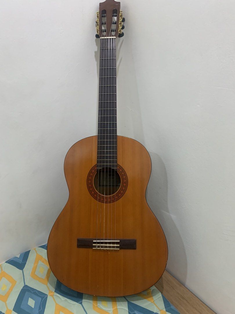 Classical Guitar (Category: Musical Instruments) located in Antipolo. Submitted by gmarte (Listing ID 1469959751, Image 1). Description: Yamaha C40 Made in Indonesia Newly replaced machine heads Savarez strings Comes w/ Ritter padded bag No repairs As Is Where Is Antipolo City Bgy San Roque No meet up Pick up or Shipping thru Lalamove or your choice No reservations 1st come 1st served 3.5K Last price Sale only no Swap.