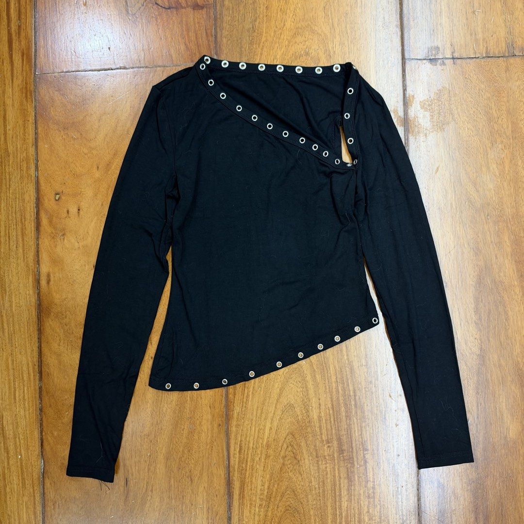 CLEARANCE SALE - SHEIN TOP (Category: Longsleeves) located in Muntinlupa City. Submitted by curationbymich (Listing ID 1470133758, Image 1). Description: .