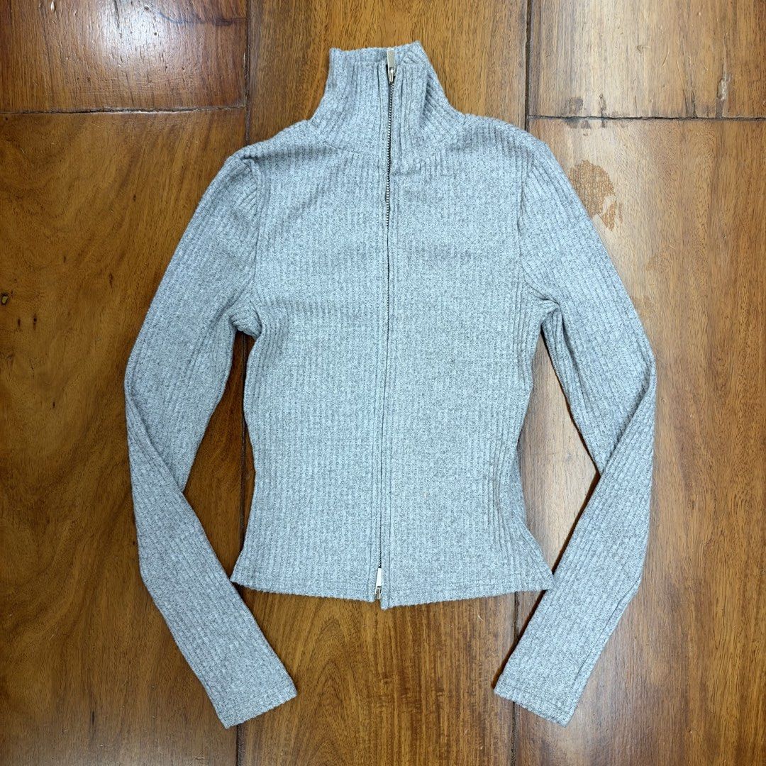 CLEARANCE SALE - SHEIN TOP (Category: Longsleeves) located in Muntinlupa City. Submitted by curationbymich (Listing ID 1470133775, Image 1). Description: .