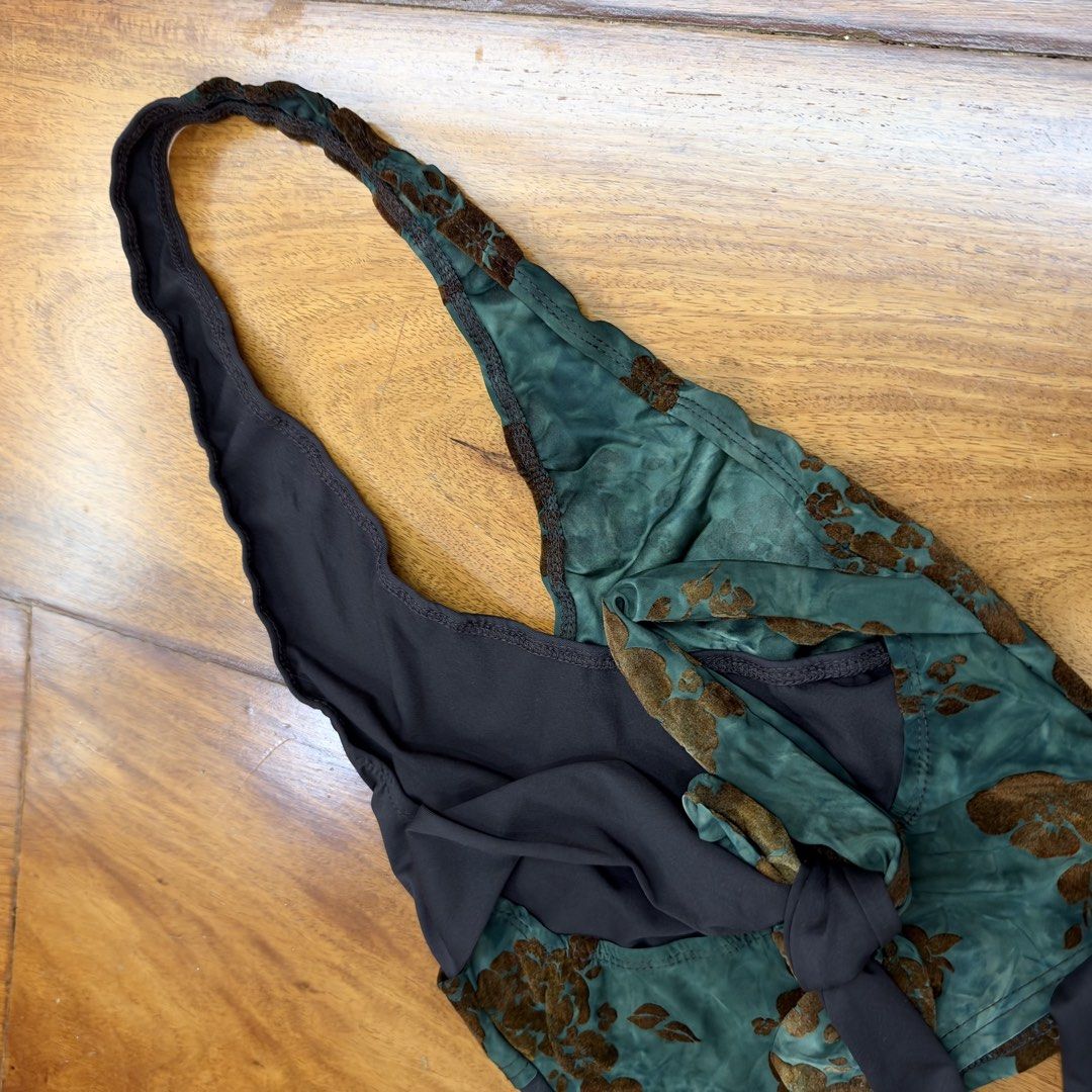 CLEARANCE SALE - SHEIN TOP (Category: Sleeveless) located in Muntinlupa City. Submitted by curationbymich (Listing ID 1470134070, Image 2). Description: .