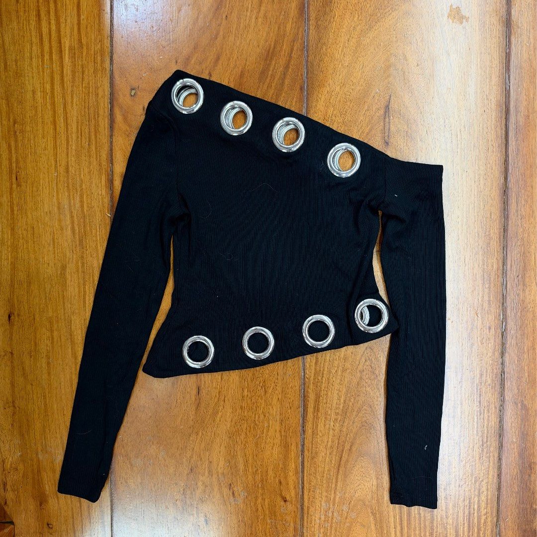 CLEARANCE SALE - SHEIN TOP (Category: Longsleeves) located in Muntinlupa City. Submitted by curationbymich (Listing ID 1470134122, Image 1). Description: .
